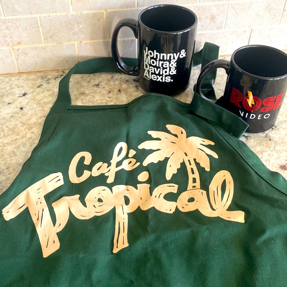 Schitt’s Creek Set of Mugs & Apron - New